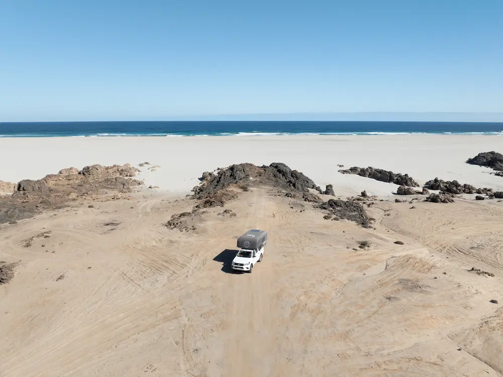 Camper en la costa del Pacífico